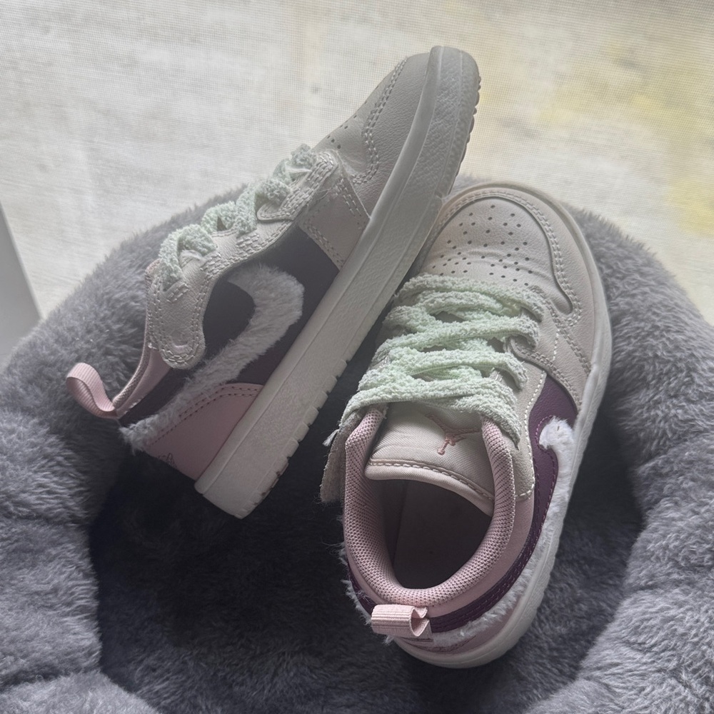 Jordan Kids Sneakers in Pink and Cream